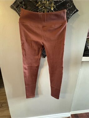 High-Waist Ribbed Leggings in Rust